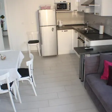 Apartment Schones In Mit Terrasse Und Neben Dem Promajna