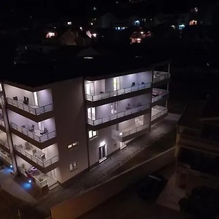 Schones In Mit Terrasse Und Neben Dem * Promajna