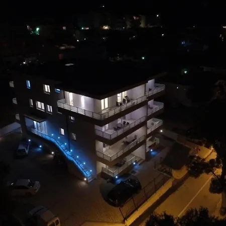 Schones In Mit Terrasse Und Neben Dem Apartment
