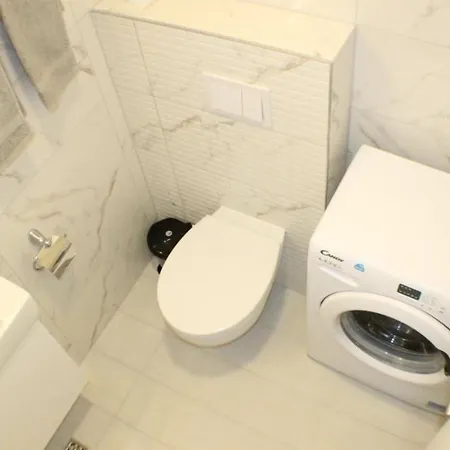 Apartment Schones In Mit Terrasse Und Neben Dem *