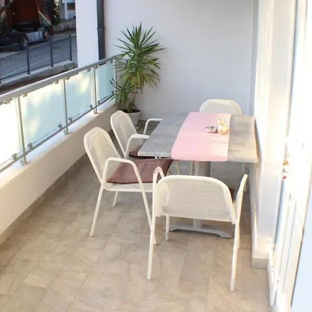Apartment Schones In Mit Terrasse Und Neben Dem *